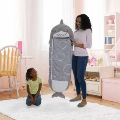 Happy Nappers Sovepose 137cm - Grå Hai -RainBoCorns butikk 118800 8 256605 h62090134